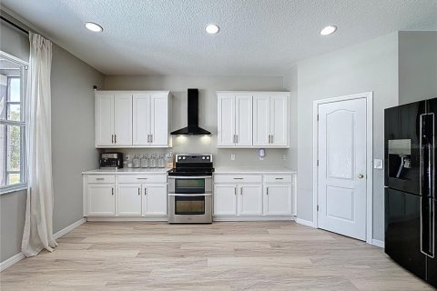 House in Davenport, Florida 5 bedrooms, 299.24 sq.m. № 1757173 - photo 8