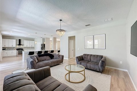 House in Davenport, Florida 5 bedrooms, 299.24 sq.m. № 1757173 - photo 10
