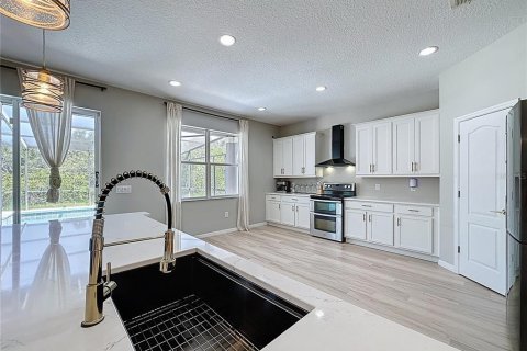 House in Davenport, Florida 5 bedrooms, 299.24 sq.m. № 1757173 - photo 9