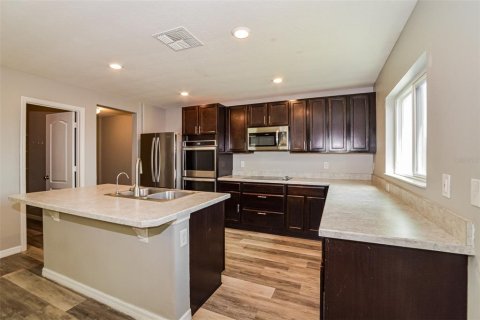 Casa en venta en Groveland, Florida, 5 dormitorios, 285.3 m2 № 2094557 - foto 9