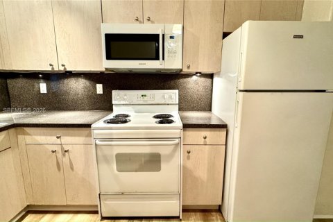 Condominio en alquiler en Miami Beach, Florida, 2 dormitorios, 82.68 m2 № 2041513 - foto 8