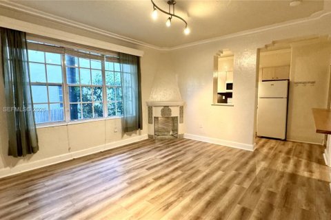 Condominio en alquiler en Miami Beach, Florida, 2 dormitorios, 82.68 m2 № 2041513 - foto 2