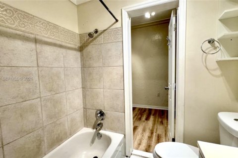 Condominio en alquiler en Miami Beach, Florida, 2 dormitorios, 82.68 m2 № 2041513 - foto 15