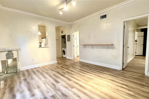 Condominio en alquiler en Miami Beach, Florida, 2 dormitorios, 82.68 m2 № 2041513 - foto 3