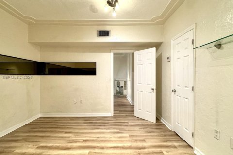 Condominio en alquiler en Miami Beach, Florida, 2 dormitorios, 82.68 m2 № 2041513 - foto 12