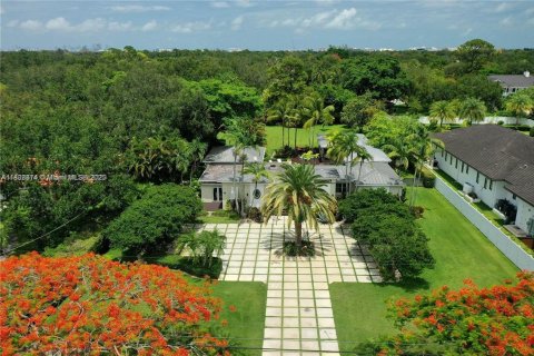 Villa ou maison à louer à Miami, Floride: 5 chambres, 402.08 m2 № 1838752 - photo 1
