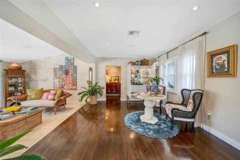 Villa ou maison à louer à Miami, Floride: 5 chambres, 402.08 m2 № 1838752 - photo 10