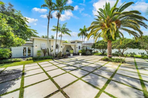 Villa ou maison à louer à Miami, Floride: 5 chambres, 402.08 m2 № 1838752 - photo 5