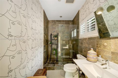 Villa ou maison à louer à Miami, Floride: 5 chambres, 402.08 m2 № 1838752 - photo 30