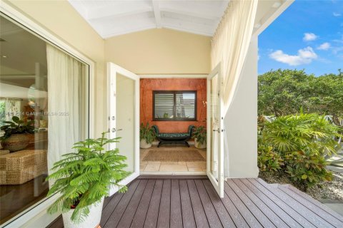 Villa ou maison à louer à Miami, Floride: 5 chambres, 402.08 m2 № 1838752 - photo 7