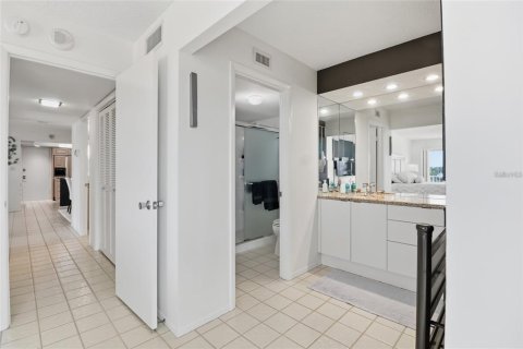 Condominio en venta en Longboat Key, Florida, 2 dormitorios, 114.73 m2 № 2196077 - foto 17