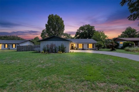 House in Ocala, Florida 4 bedrooms, 209.96 sq.m. № 2094208