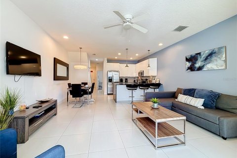 Townhouse in Clermont, Florida 3 bedrooms, 139.45 sq.m. № 2385774 - photo 9