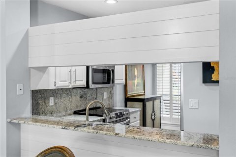 Touwnhouse à vendre à Tampa, Floride: 2 chambres, 122.72 m2 № 2305183 - photo 17
