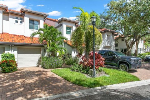 Touwnhouse à vendre à Tampa, Floride: 2 chambres, 122.72 m2 № 2305183 - photo 2