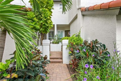 Touwnhouse à vendre à Tampa, Floride: 2 chambres, 122.72 m2 № 2305183 - photo 4
