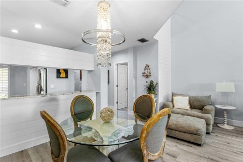 Touwnhouse à vendre à Tampa, Floride: 2 chambres, 122.72 m2 № 2305183 - photo 16