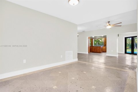House in Miami Beach, Florida 4 bedrooms, 278.99 sq.m. № 2052066 - photo 26