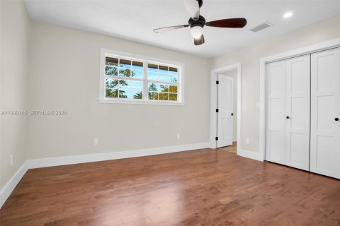 House in Miami Beach, Florida 4 bedrooms, 278.99 sq.m. № 2052066 - photo 3