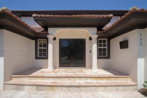 House in Miami Beach, Florida 4 bedrooms, 278.99 sq.m. № 2052066 - photo 9