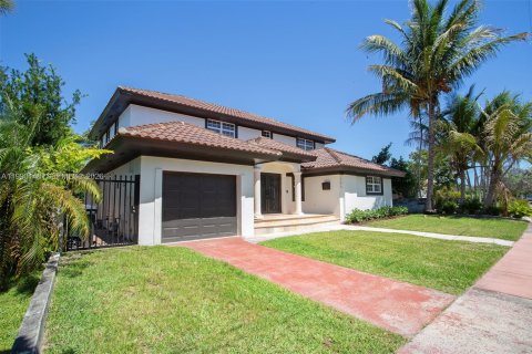 House in Miami Beach, Florida 4 bedrooms, 278.99 sq.m. № 2052066 - photo 13