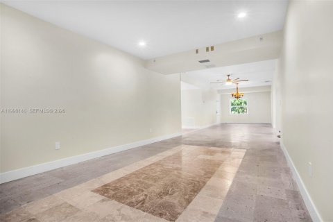 House in Miami Beach, Florida 4 bedrooms, 278.99 sq.m. № 2052066 - photo 29