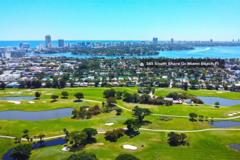 House in Miami Beach, Florida 4 bedrooms, 278.99 sq.m. № 2052066 - photo 20