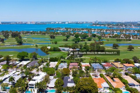 House in Miami Beach, Florida 4 bedrooms, 278.99 sq.m. № 2052066 - photo 18