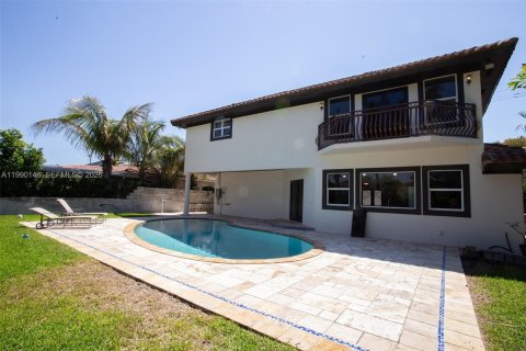 House in Miami Beach, Florida 4 bedrooms, 278.99 sq.m. № 2052066 - photo 6