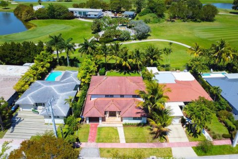 House in Miami Beach, Florida 4 bedrooms, 278.99 sq.m. № 2052066 - photo 17