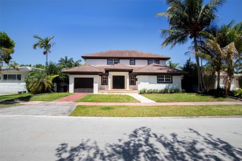 House in Miami Beach, Florida 4 bedrooms, 278.99 sq.m. № 2052066 - photo 12