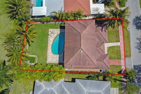 House in Miami Beach, Florida 4 bedrooms, 278.99 sq.m. № 2052066 - photo 16