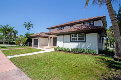 House in Miami Beach, Florida 4 bedrooms, 278.99 sq.m. № 2052066 - photo 10