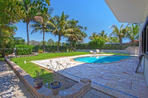 House in Miami Beach, Florida 4 bedrooms, 278.99 sq.m. № 2052066 - photo 5