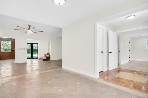 House in Miami Beach, Florida 4 bedrooms, 278.99 sq.m. № 2052066 - photo 24