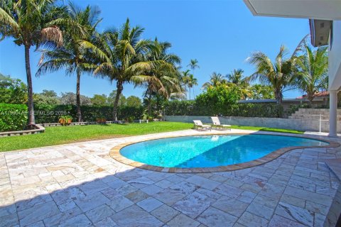 House in Miami Beach, Florida 4 bedrooms, 278.99 sq.m. № 2052066 - photo 4