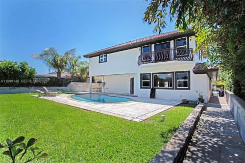 House in Miami Beach, Florida 4 bedrooms, 278.99 sq.m. № 2052066 - photo 14