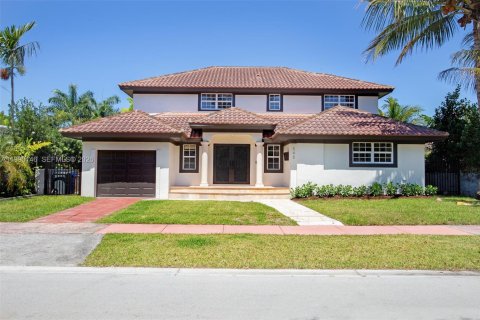 House in Miami Beach, Florida 4 bedrooms, 278.99 sq.m. № 2052066 - photo 2