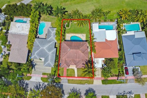 House in Miami Beach, Florida 4 bedrooms, 278.99 sq.m. № 2052066 - photo 22
