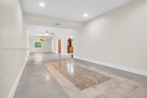 House in Miami Beach, Florida 4 bedrooms, 278.99 sq.m. № 2052066 - photo 30