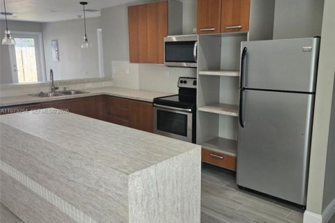 Condo in Miami Gardens, Florida, 3 bedrooms  № 2033280 - photo 5