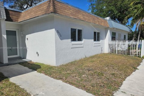 Condo in Miami Gardens, Florida, 3 bedrooms  № 2033280 - photo 2