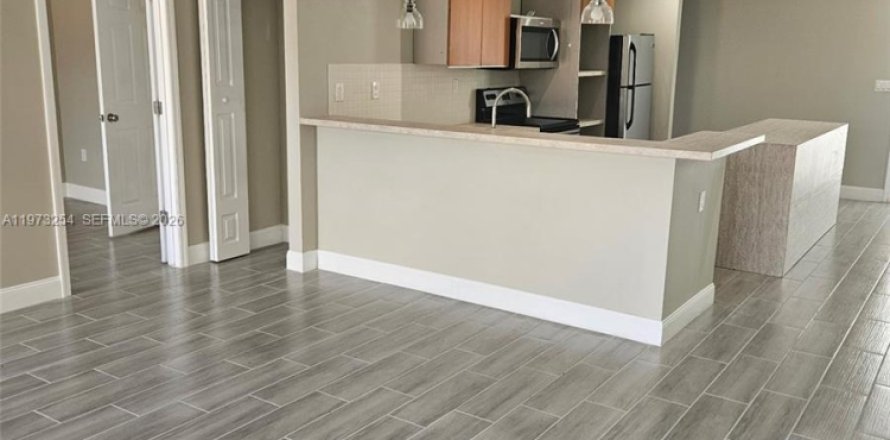 Condo in Miami Gardens, Florida, 3 bedrooms  № 2033280