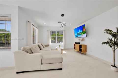 Casa en venta en North Miami Beach, Florida, 5 dormitorios, 354.33 m2 № 1462303 - foto 13