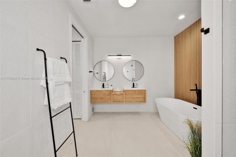 Casa en venta en North Miami Beach, Florida, 5 dormitorios, 354.33 m2 № 1462303 - foto 26