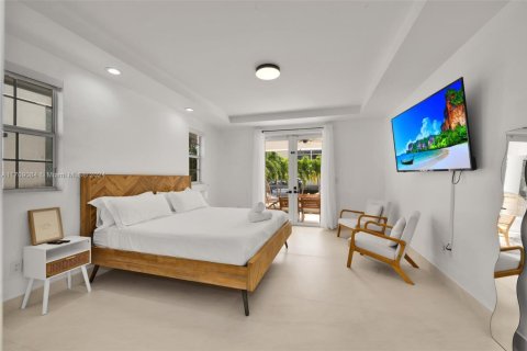 Casa en venta en North Miami Beach, Florida, 5 dormitorios, 354.33 m2 № 1462303 - foto 21
