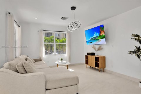 Casa en venta en North Miami Beach, Florida, 5 dormitorios, 354.33 m2 № 1462303 - foto 12