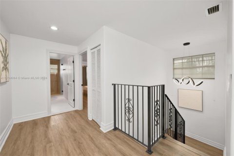 Casa en venta en North Miami Beach, Florida, 5 dormitorios, 354.33 m2 № 1462303 - foto 27