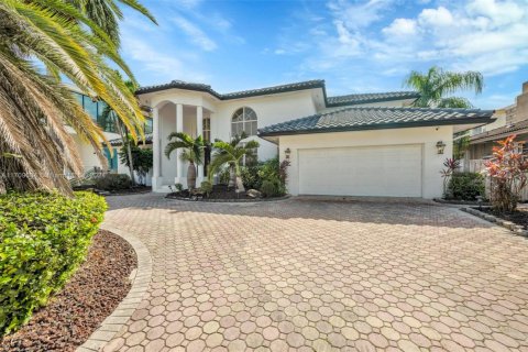 Casa en venta en North Miami Beach, Florida, 5 dormitorios, 354.33 m2 № 1462303 - foto 1