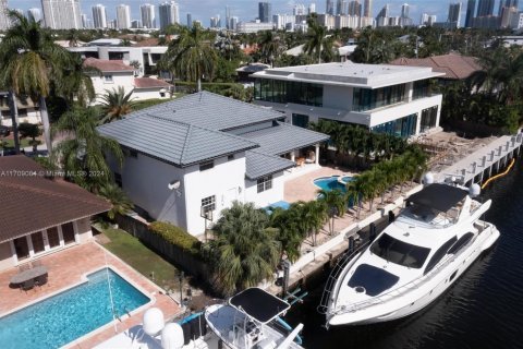 Casa en venta en North Miami Beach, Florida, 5 dormitorios, 354.33 m2 № 1462303 - foto 4